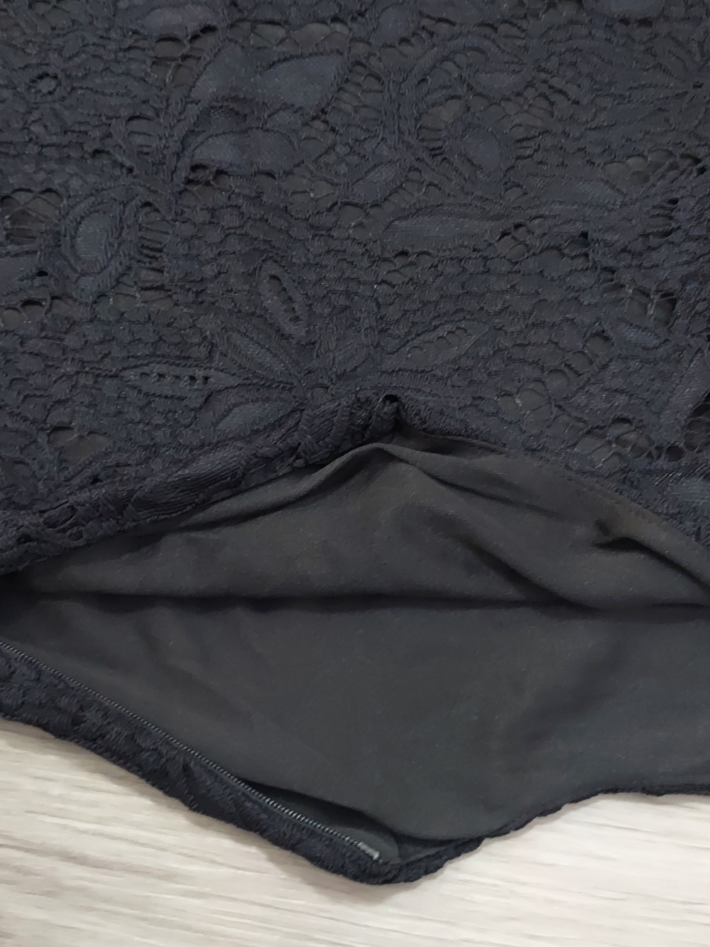 Sleeveless Black Lace Mini Dress with Scalloped Hem - Picture 6 of 8